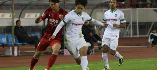 米兰体育app-上港主场绝胜绿城，夺得连胜