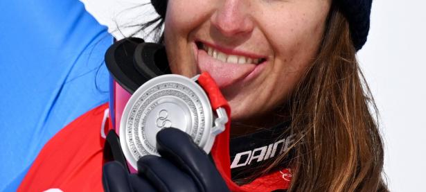 米兰体育官方入口-瑞士滑雪选手创造新纪录夺冠