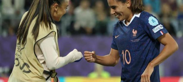 英格兰女足小组赛连胜晋级，意大利男足遗憾出局的简单介绍