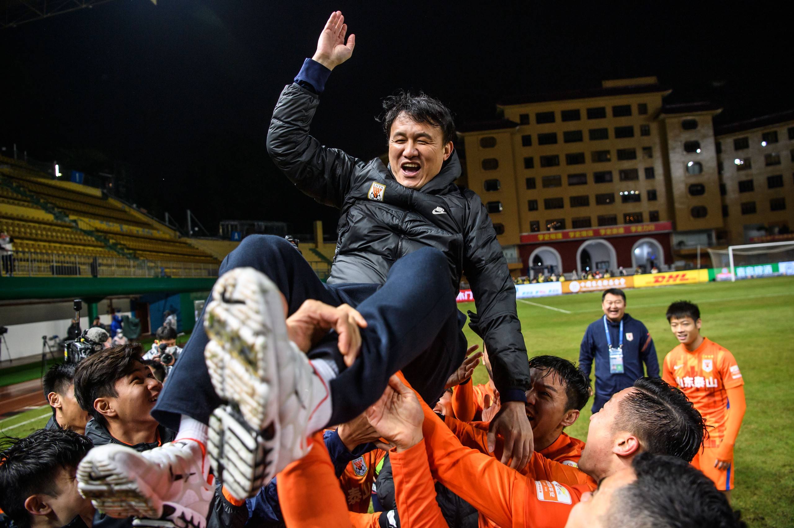 亚洲篮球强队告别主帅,球队危机四伏 亚洲篮球强队告别主帅,球队危机四伏