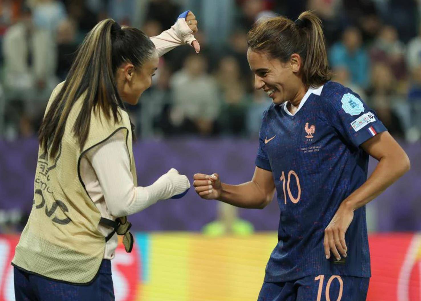 英格兰女足小组赛连胜晋级，意大利男足遗憾出局的简单介绍