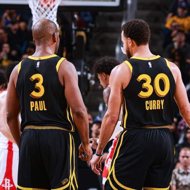 包含勇士队实力悍然，轻松击溃对手取得胜局的词条