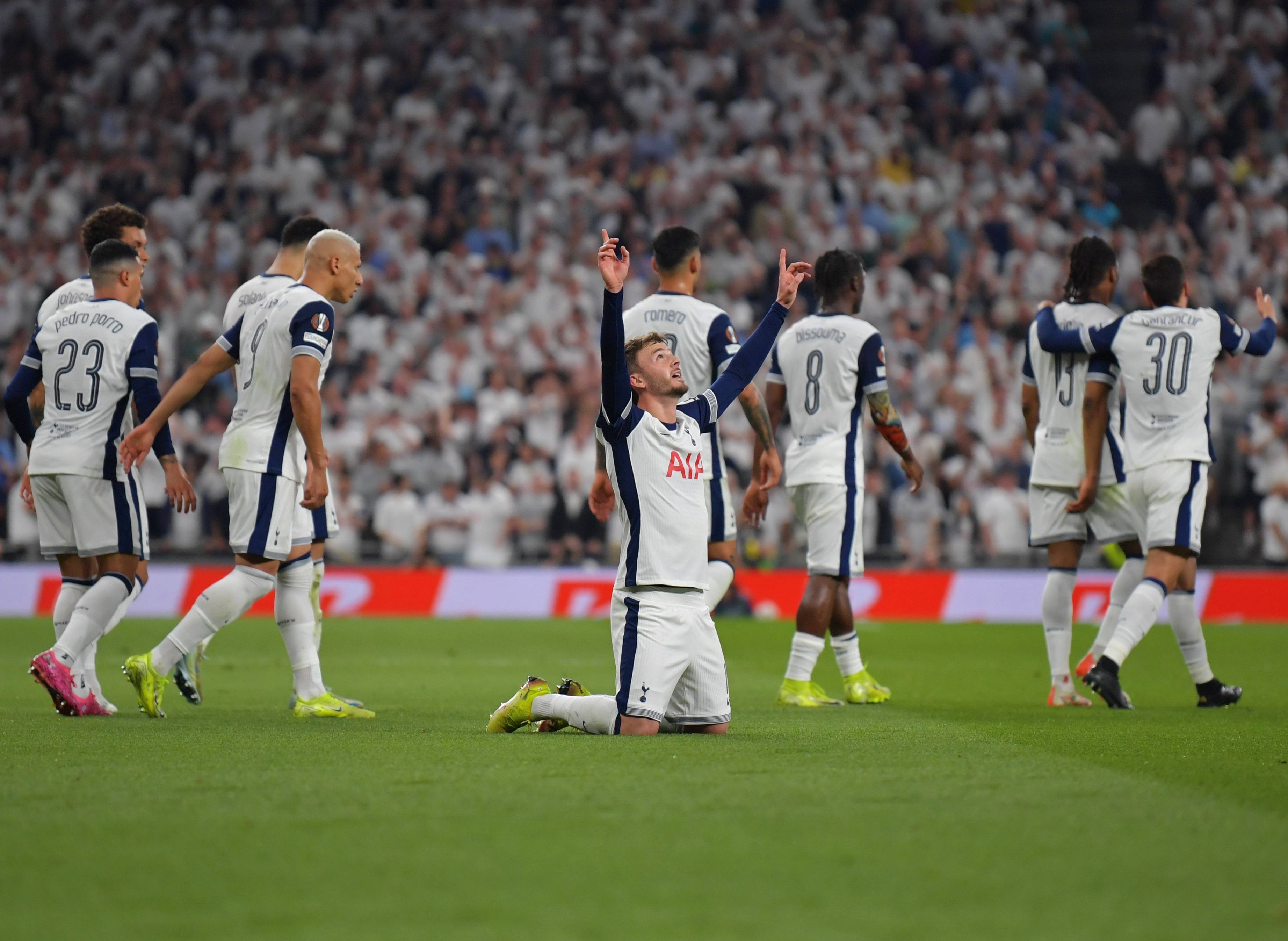 包含利兹联斗志昂扬，坚守主场保持不败的词条