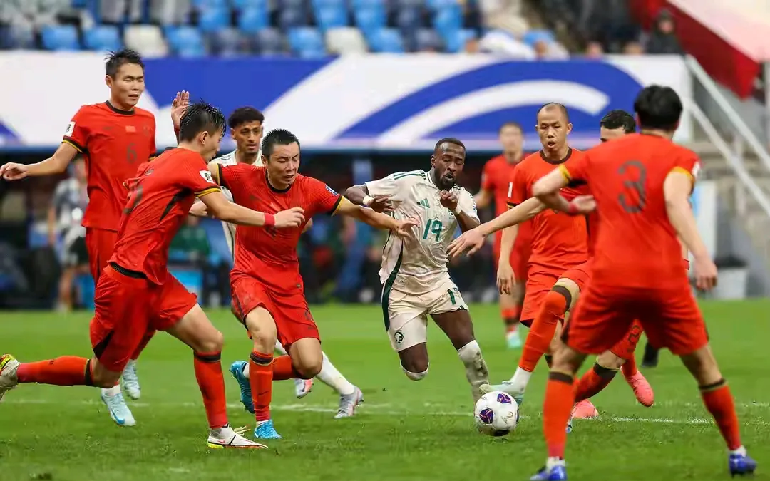 精彩对决再现，球员表现备受关注